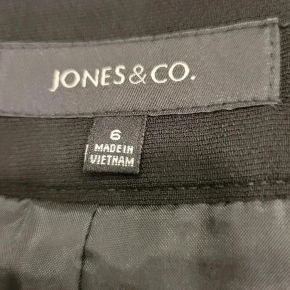 Jones &  Co Black Wrap Skirt NWOT size 6 - Picture 2 of 10